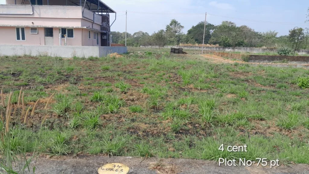₹ 9.21LPlot Number 75 pt
📍Near CFD School,Pudur , Palakkad
4Cent plot
₹ 2.30L/Cent3132SqFt Buildable Area